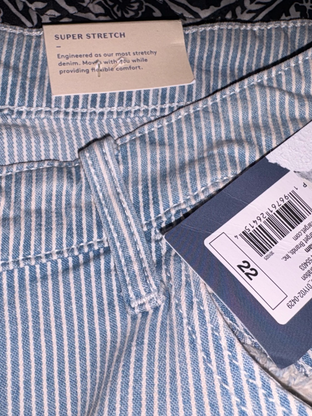 ✨ NWT Size 22 Relaxed Wide-Leg Pinstripe Jeans | Chic Comfy Plus Size Denim ✨ - Picture 6 of 12